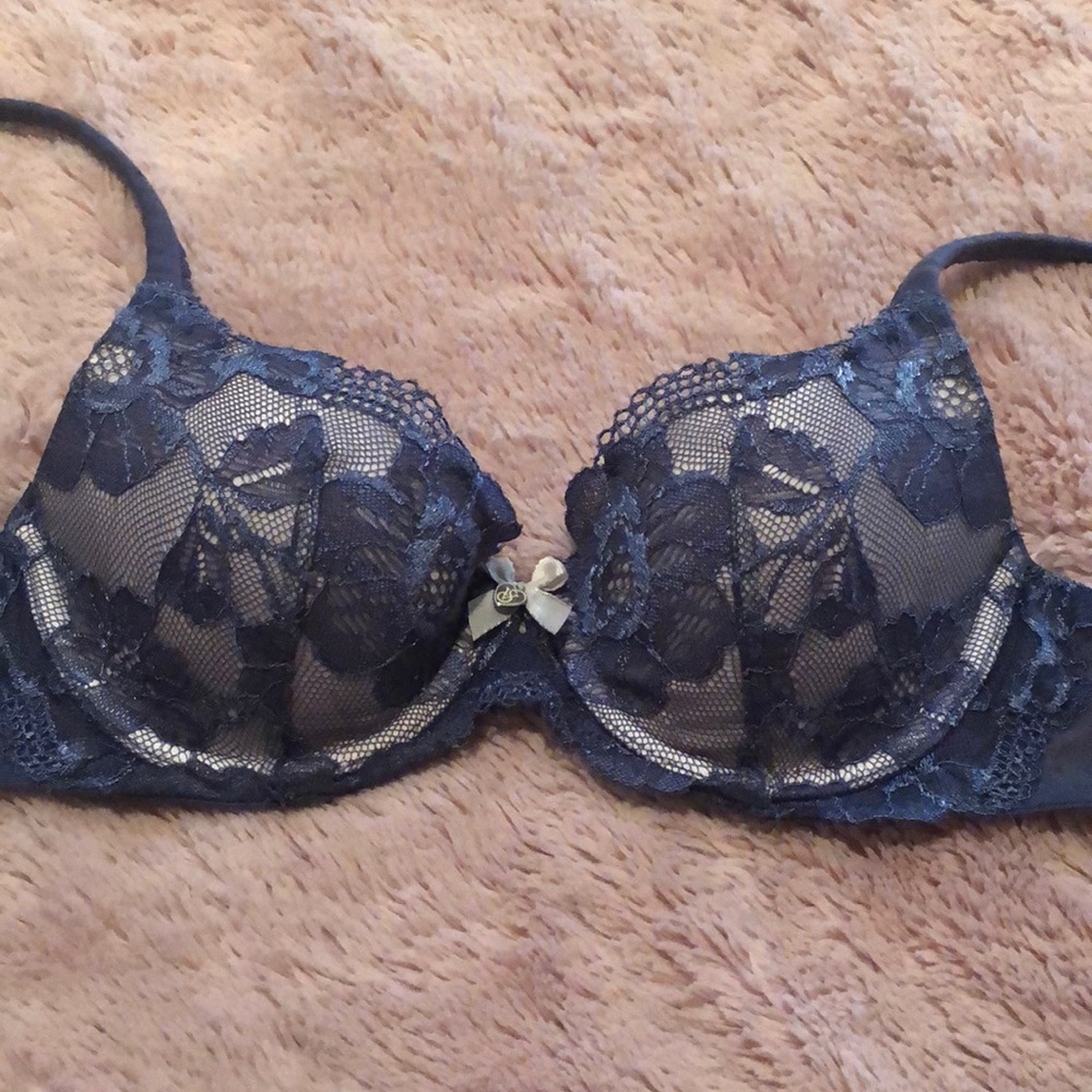 Victoria secret 32B bra